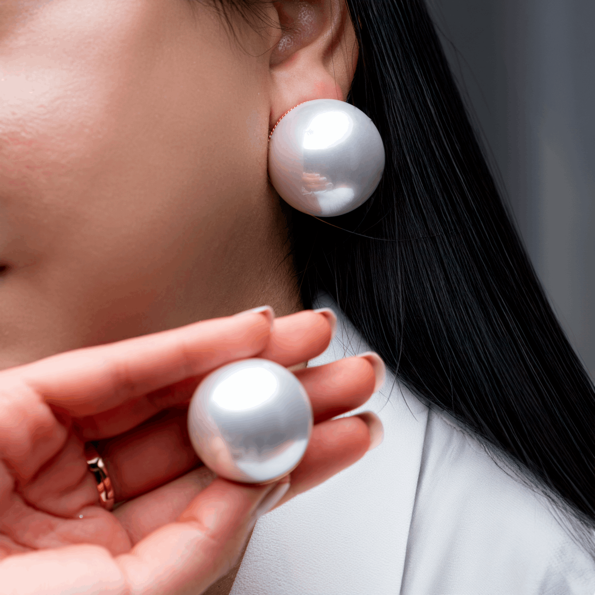 CLASSIC PEARL STUDS