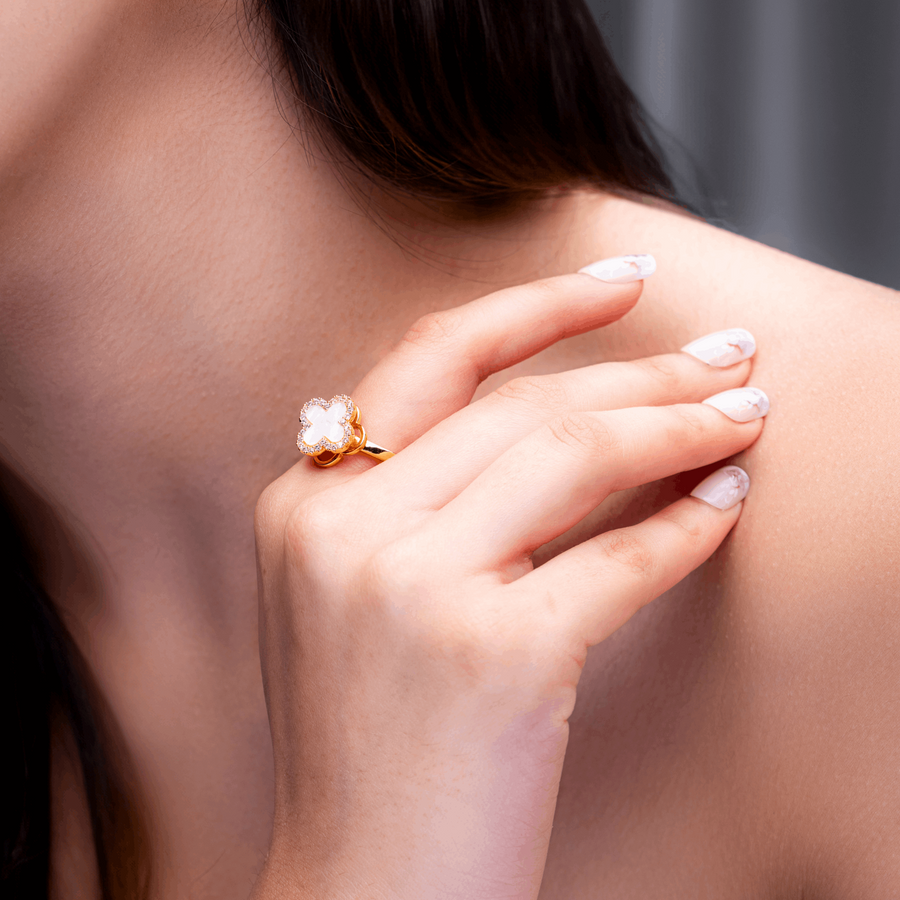 WHITE CLOVER SPINNING RING