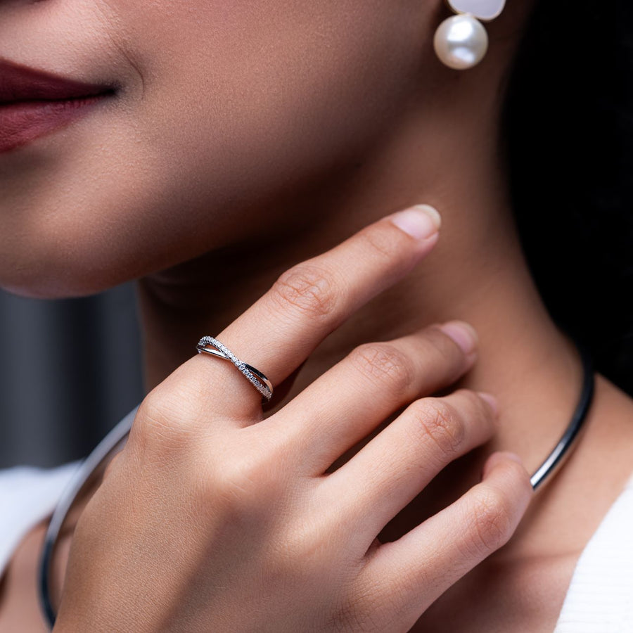 OVERLAPPING SILVER RING