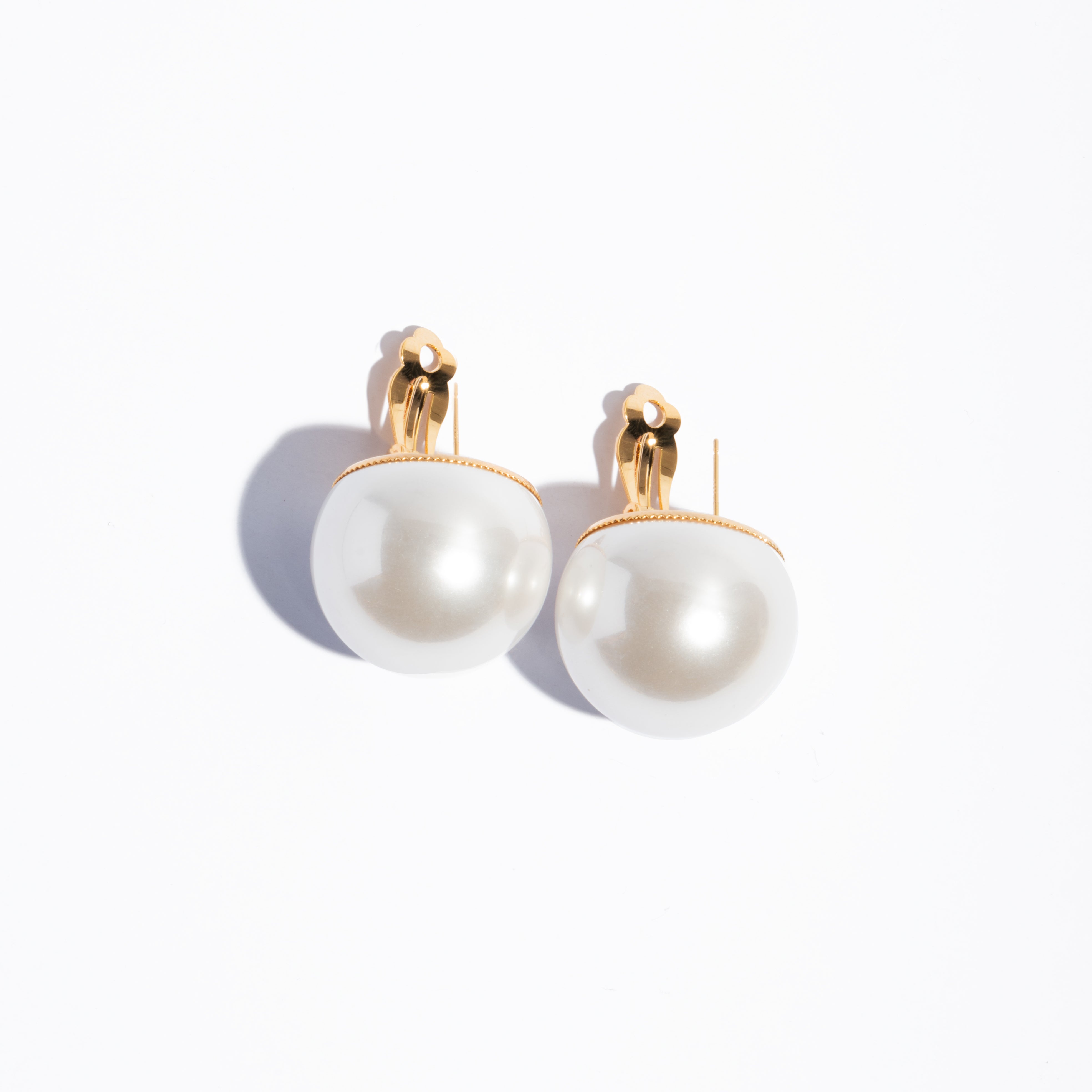 CLASSIC PEARL STUDS